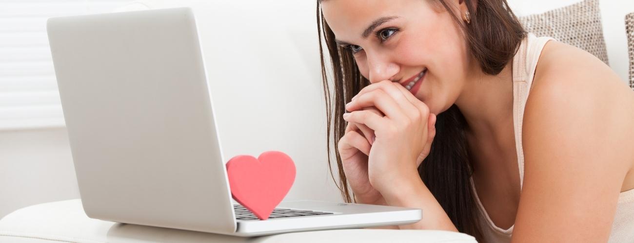 Romantic Ways to Flirt on Online Dating Sites