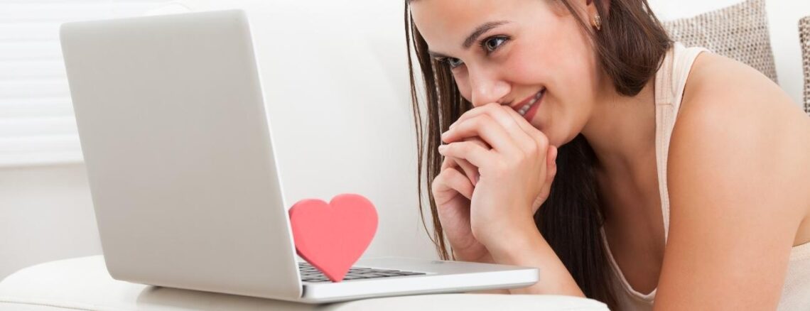 how to flirt online dating