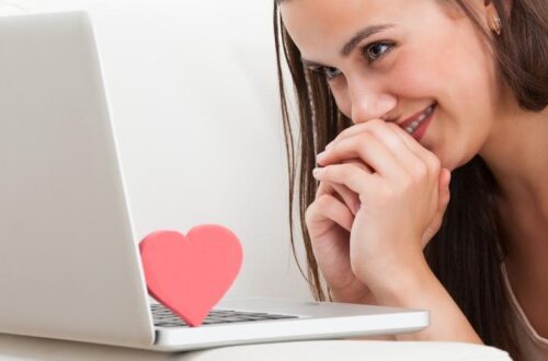 how to flirt online dating